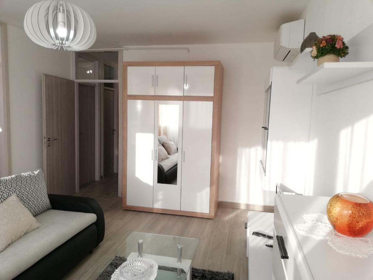 Apartment White Pula Luaran gambar