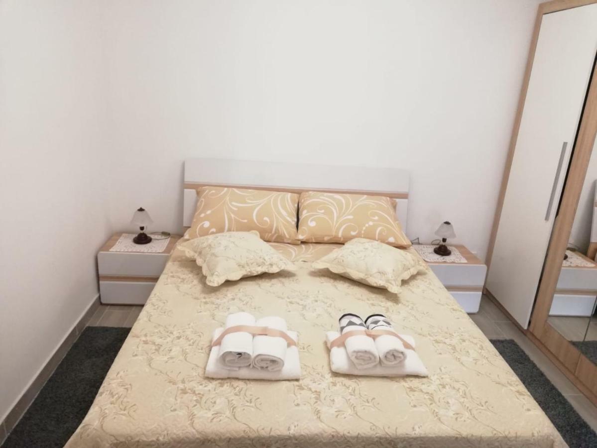 Apartment White Pula Luaran gambar