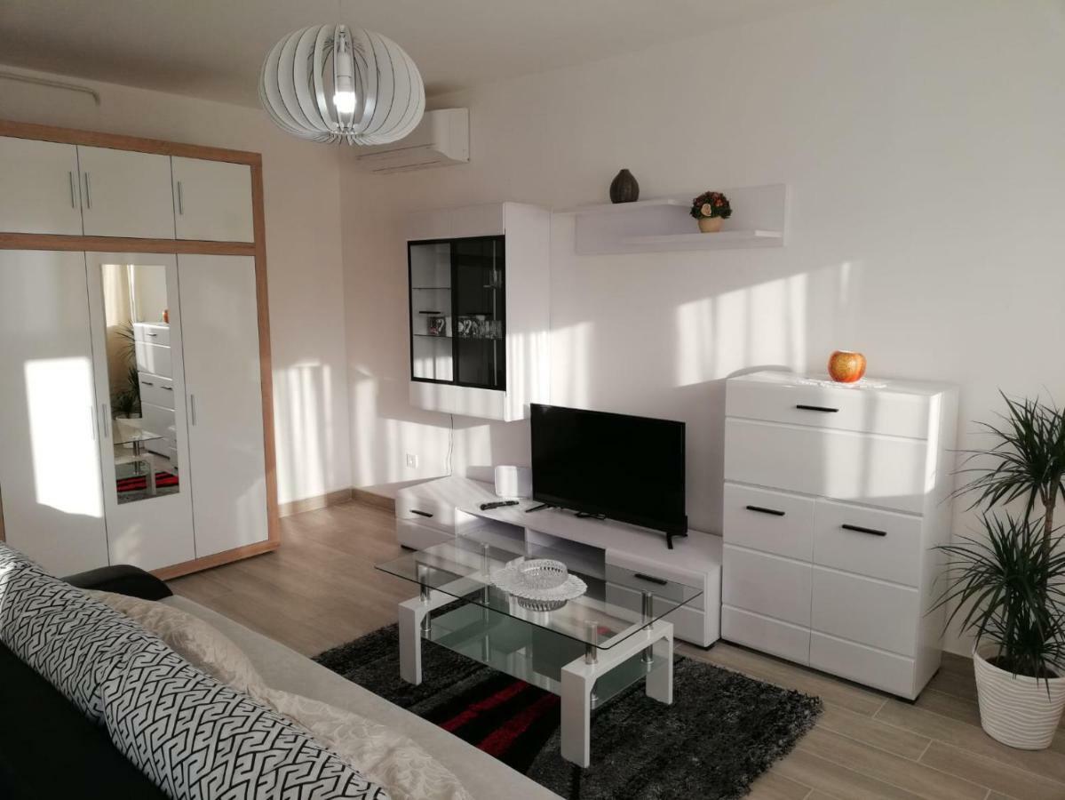 Apartment White Pula Luaran gambar