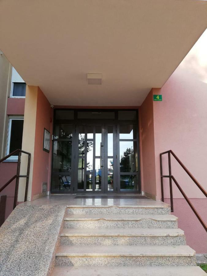 Apartment White Pula Luaran gambar